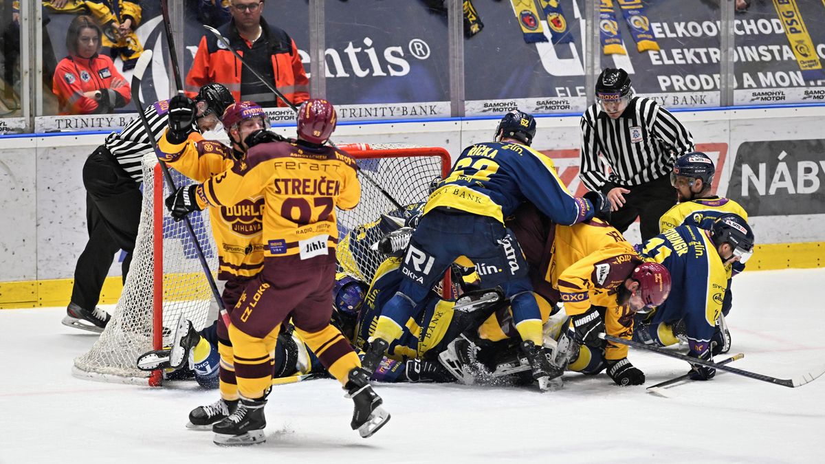 Dukla odmítla konec sezony díky diskutované trefě a zahraje si sedmé finále. Za mě nic není víc, řekl trenér